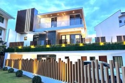 3 LEVEL HOUSE WITH ROOF DECK AND POOL-VISTA GRANDE, TALISAY CEBU